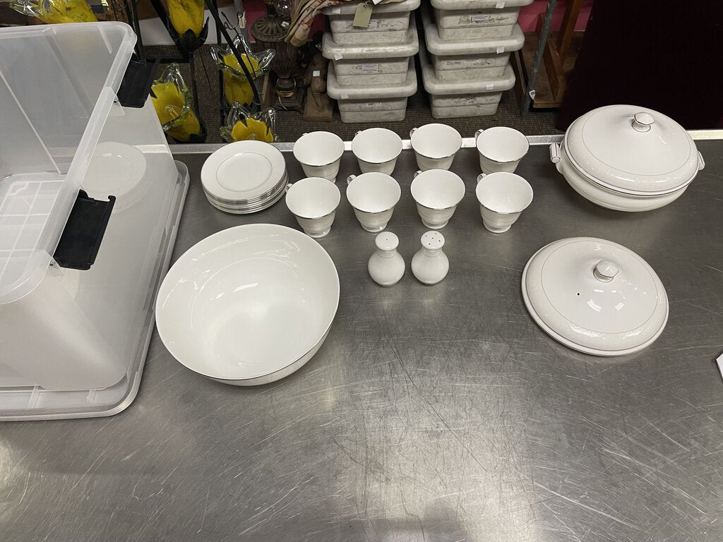 Waterford England Lismore Platinum China Set (45 Pieces)