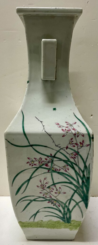 Chinese White Familie Rose Porcelain Square Vase