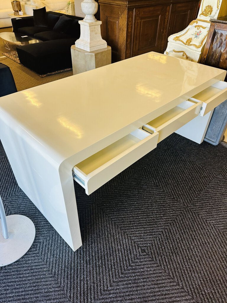 White Lacquered 3 Drawer Desk 66x30x30