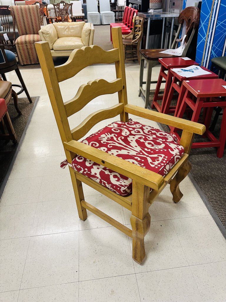 Dining Table With 8 Chairs ( 6 reg. 2 captain)