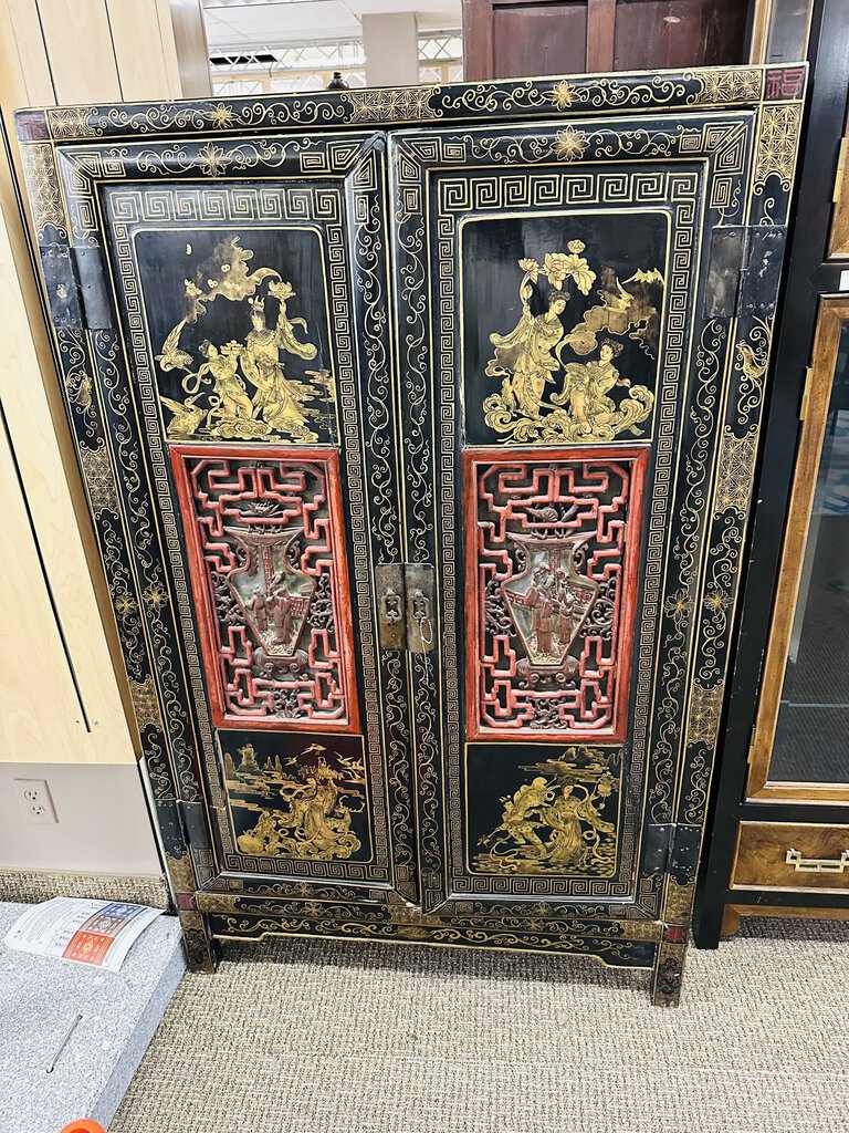 19th Century Chinese Decorated Lacquered Cabinet 38x21x62