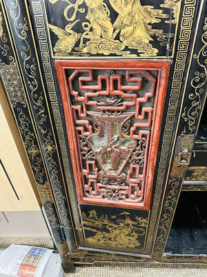 19th Century Chinese Decorated Lacquered Cabinet 38x21x62