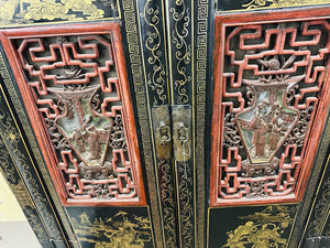 19th Century Chinese Decorated Lacquered Cabinet 38x21x62