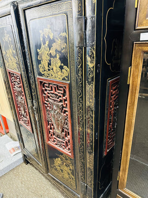 19th Century Chinese Decorated Lacquered Cabinet 38x21x62