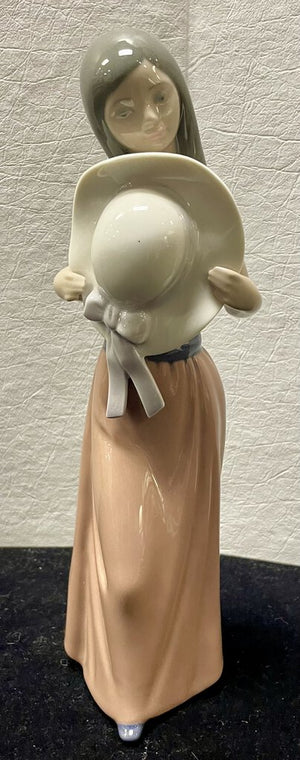 Lladro Bashful Figurine #5007 Mint