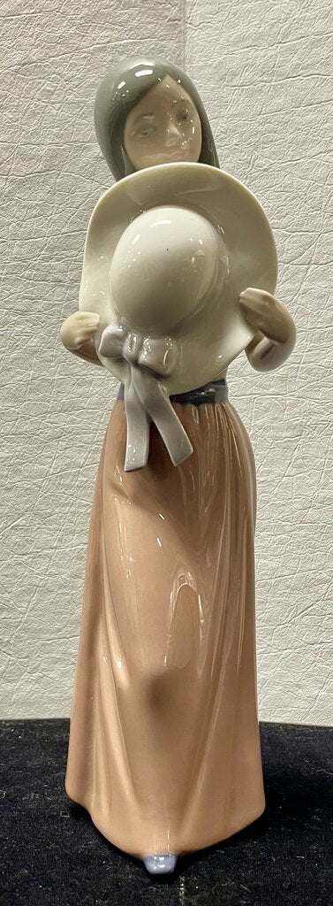 Lladro Bashful Figurine #5007 Mint