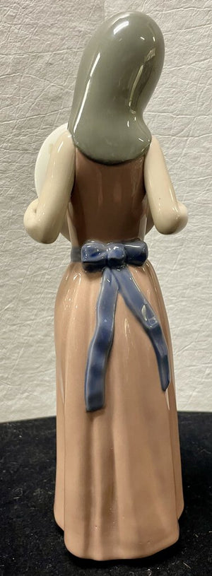 Lladro Bashful Figurine #5007 Mint