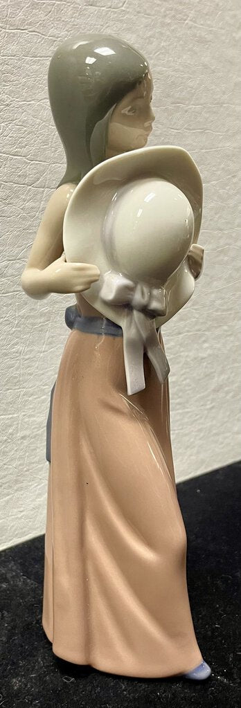 Lladro Bashful Figurine #5007 Mint