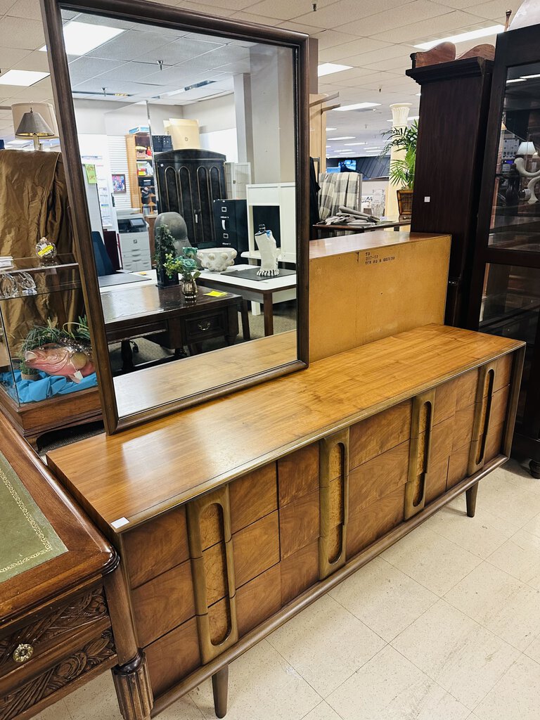 Lane Lowboy Dresser With Mirror