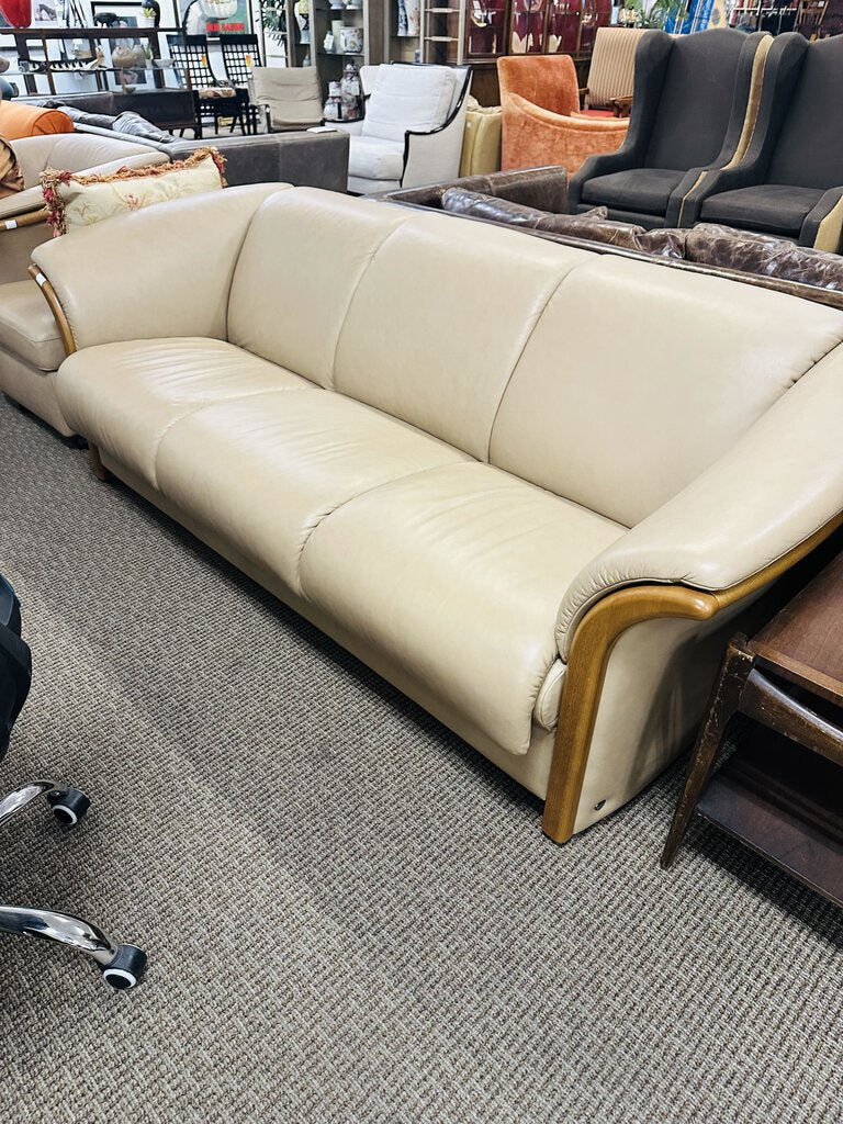 Stressless Ekornes Manhattan Sofa MSRP $3000