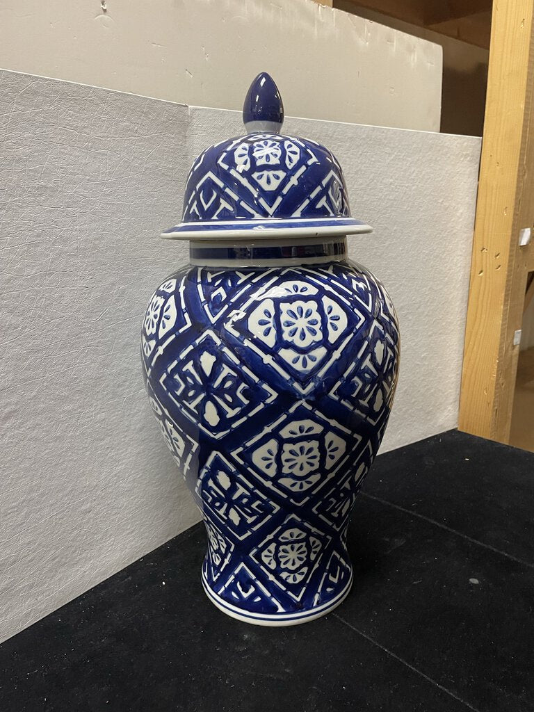 Asian Style Blue White Diamond Pattern Ceramic Lidded Jar