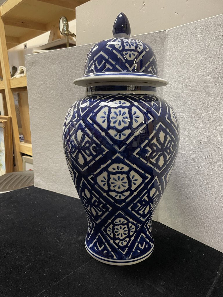 Asian Style Blue White Diamond Pattern Ceramic Lidded Jar