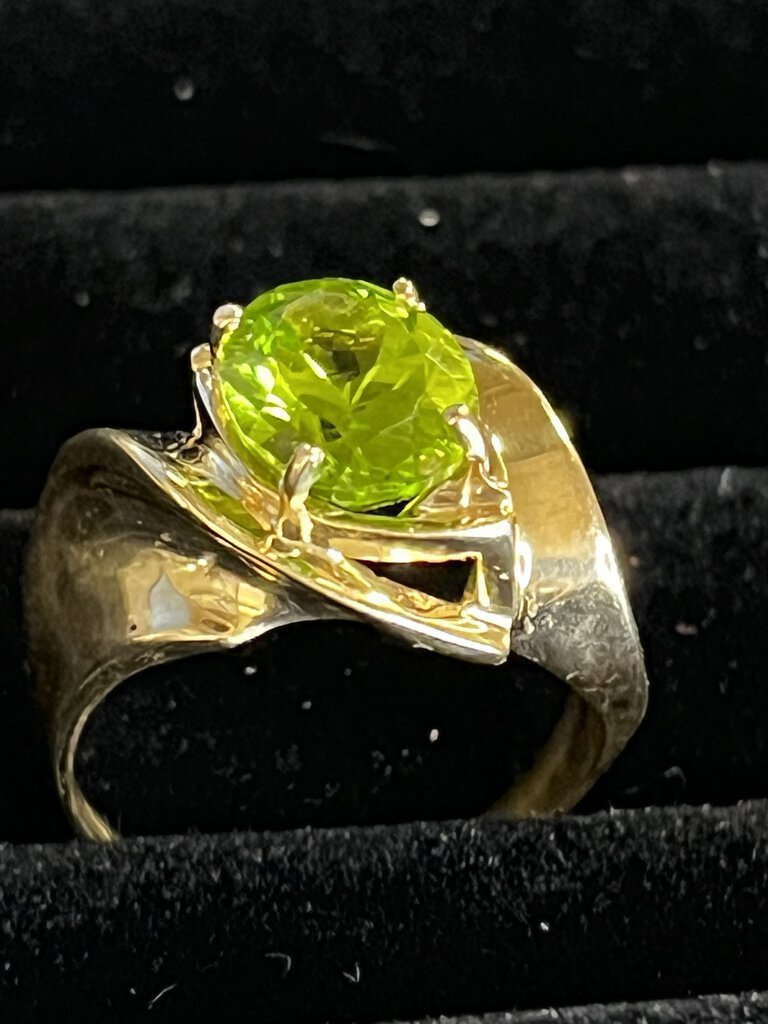 18K Gold Peridot Ring Sz 6.75