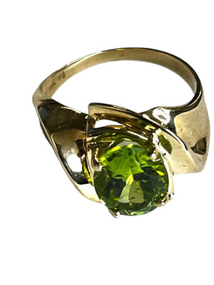 18K Gold Peridot Ring Sz 6.75