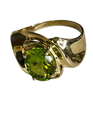 18K Gold Peridot Ring Sz 6.75