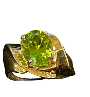 18K Gold Peridot Ring Sz 6.75