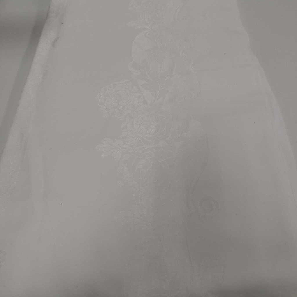 White Jacquard Border Table Cloth