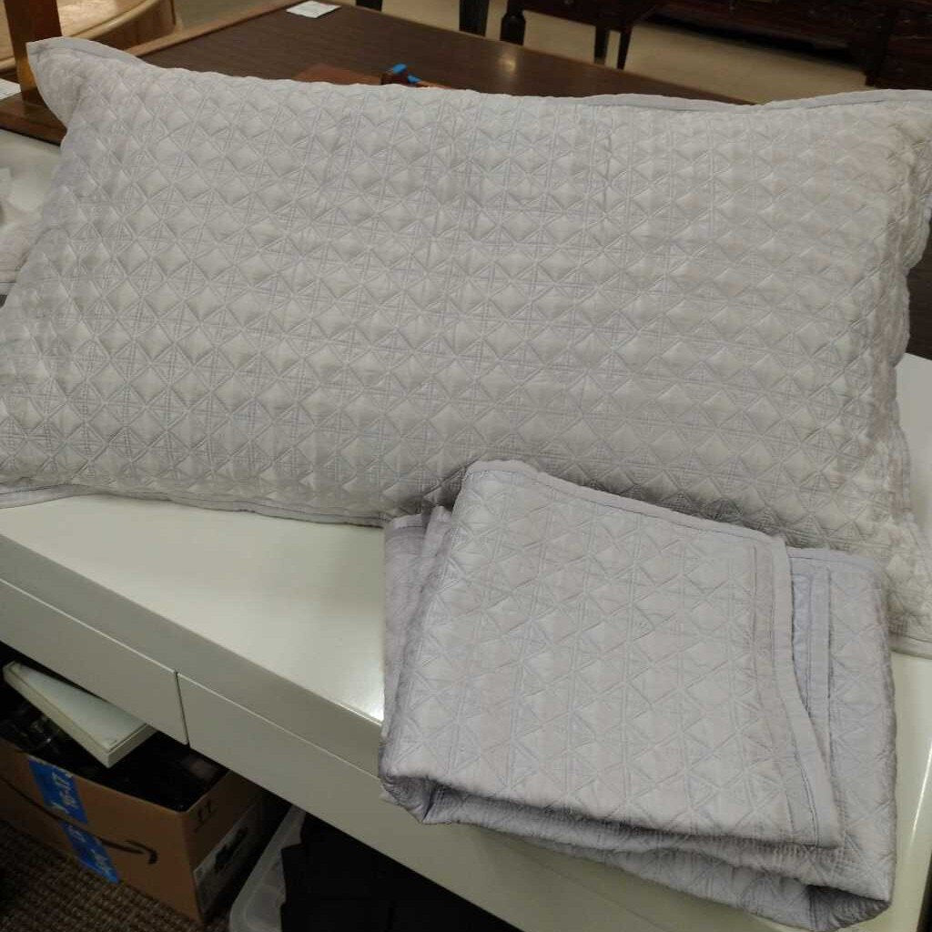 Light Purple Large Pillows 2 &4 Cases