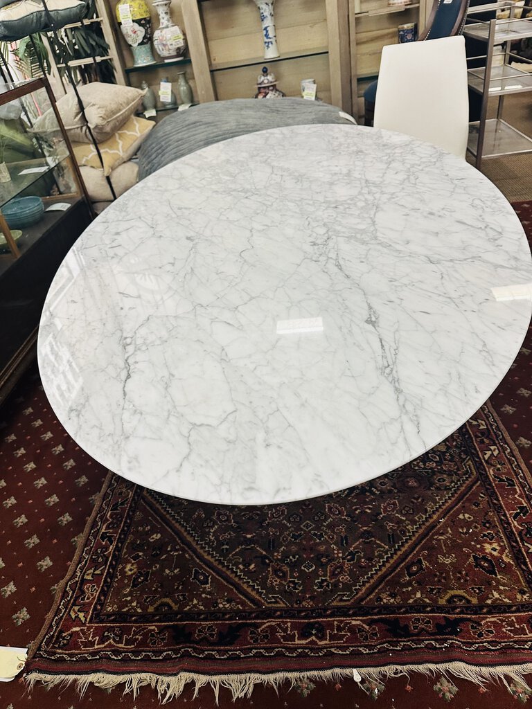 Saarinen Oval Tulip Dining Table MSRP $3000 MSRP $300047x78x29