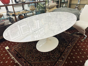 Saarinen Oval Tulip Dining Table MSRP $3000 MSRP $300047x78x29