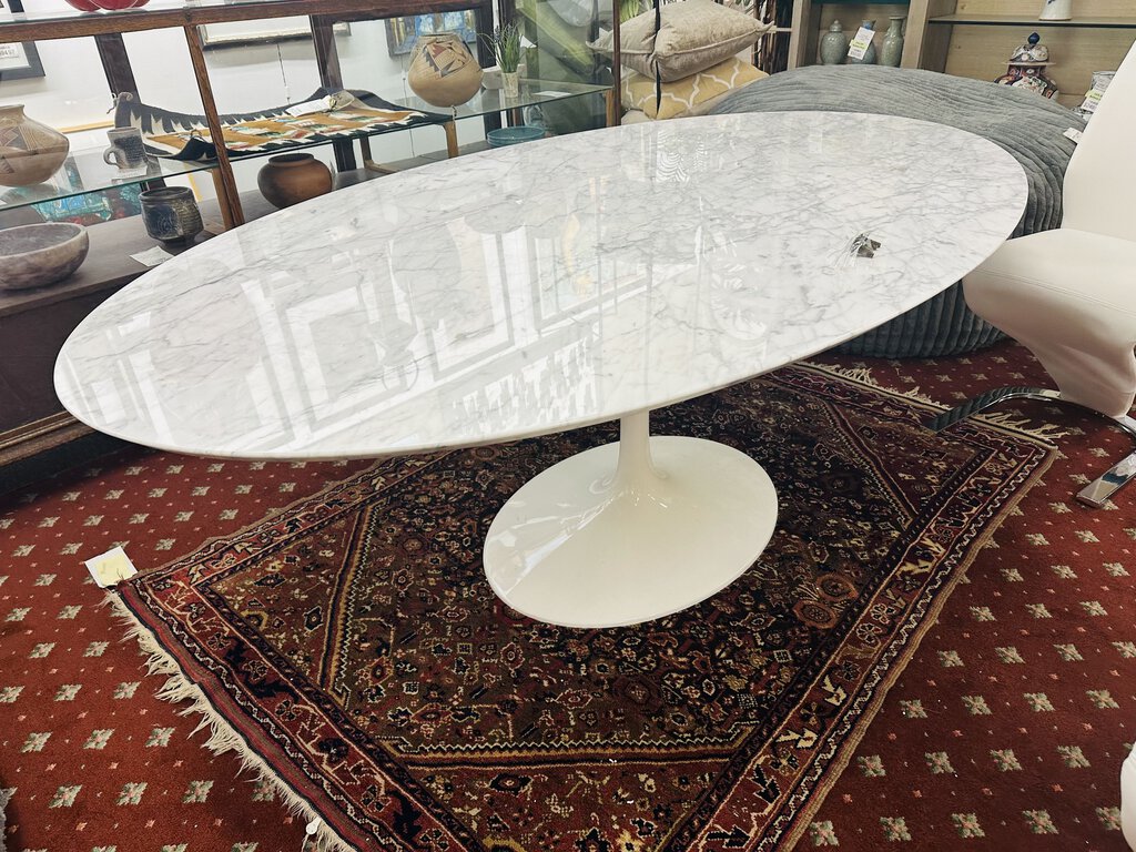 Saarinen Oval Tulip Dining Table MSRP $3000 MSRP $300047x78x29