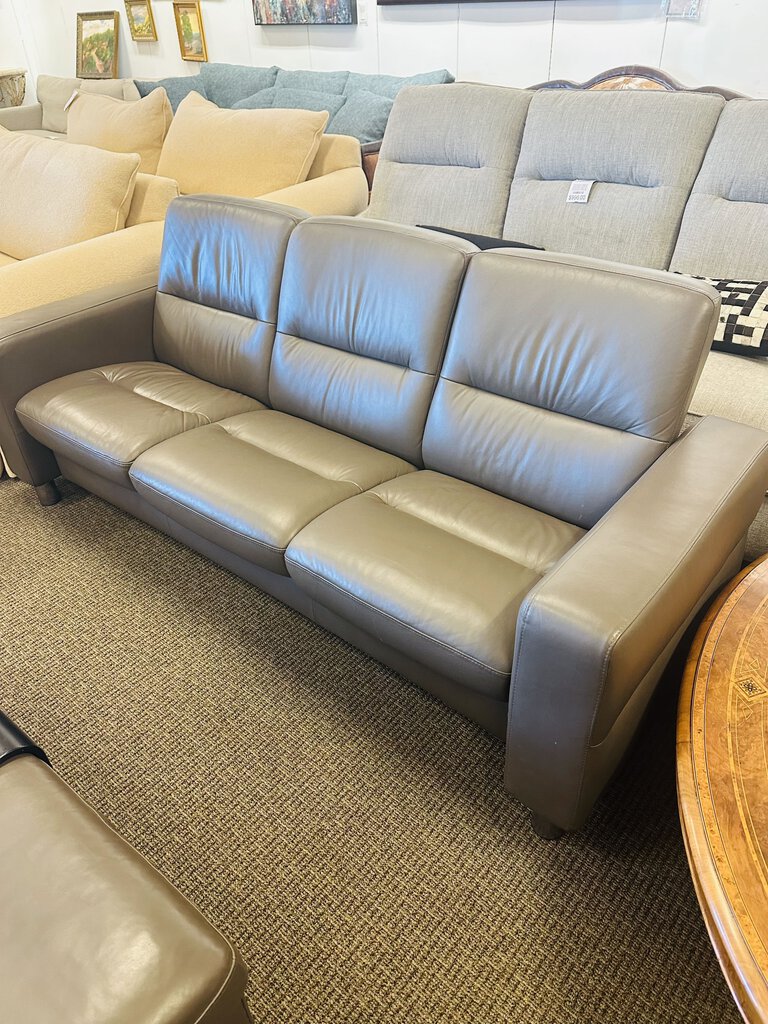 Stressless Ekornes Wave Leather Reclining Sofa MSRP $3000