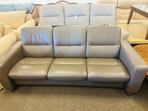 Stressless Ekornes Wave Leather Reclining Sofa MSRP $3000