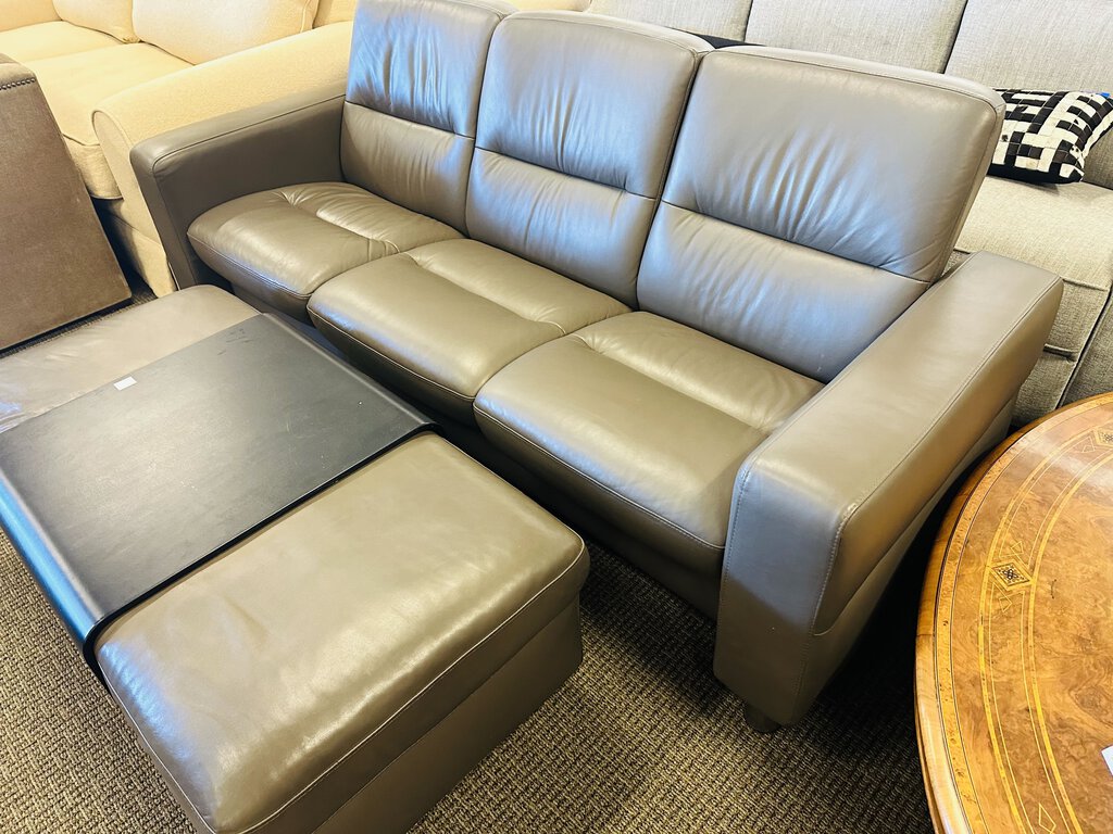 Stressless Ekornes Wave Leather Reclining Sofa MSRP $3000