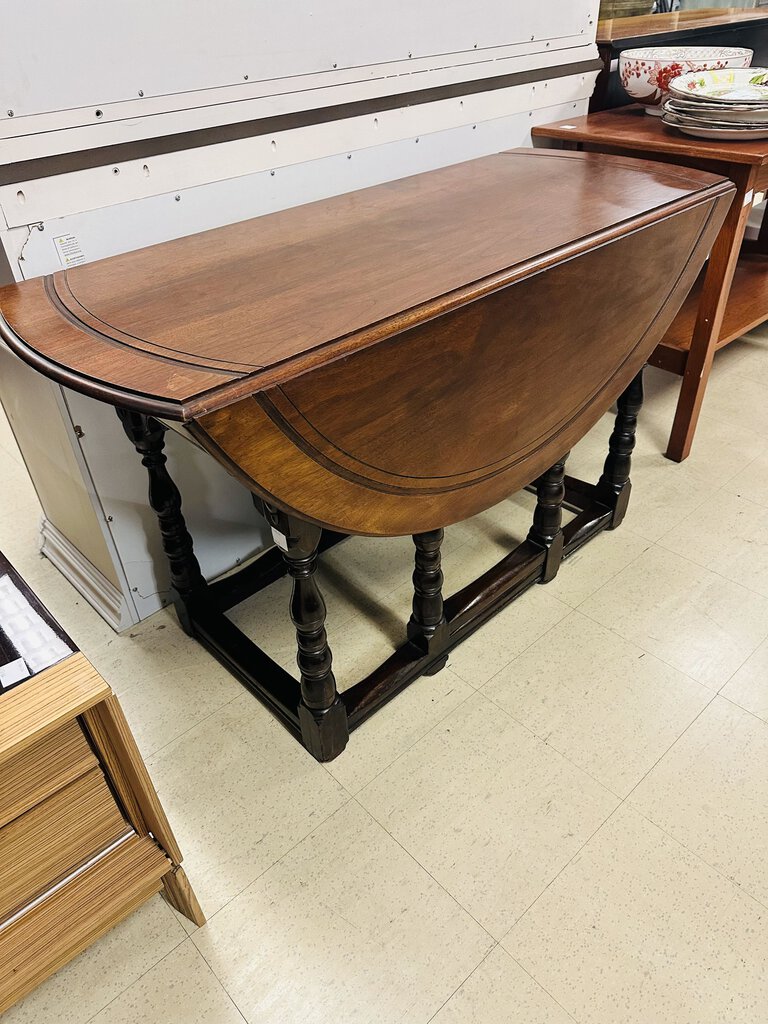 Gateleg Round Dining Table ( 50x60 when open)