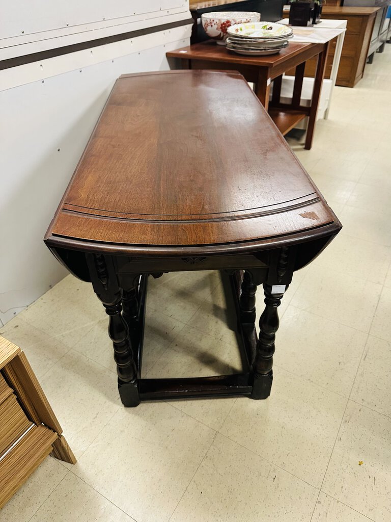 Gateleg Round Dining Table ( 50x60 when open)