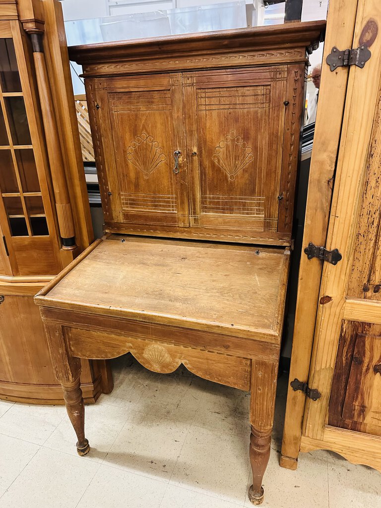 Antique Plantation Desk 33x32x63