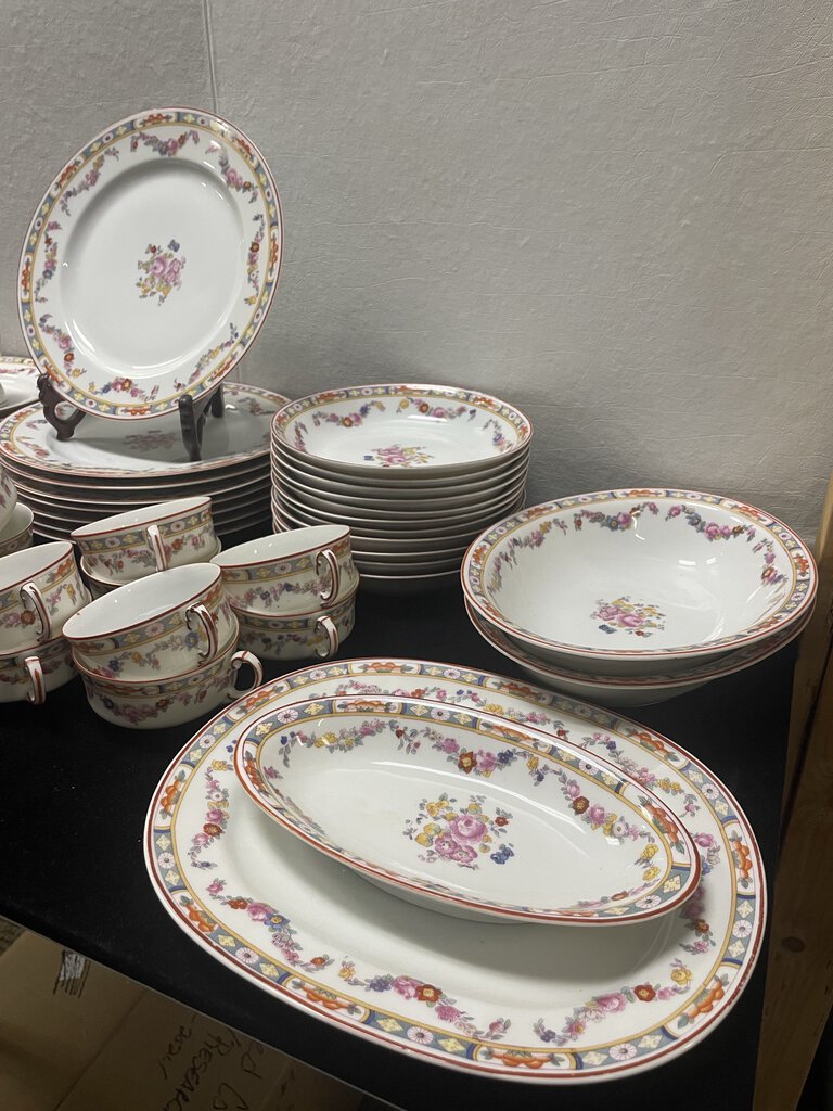 Minton Rose Style H and C Heinrich Porcelain Dinner Set (86 Pcs)