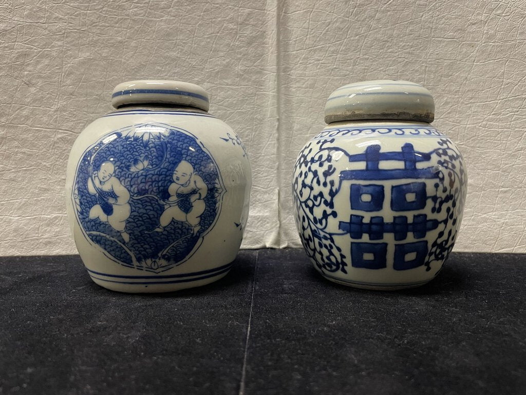 Asian Style Blue White Porcelain Lidded Ginger Jars (Set of 2)