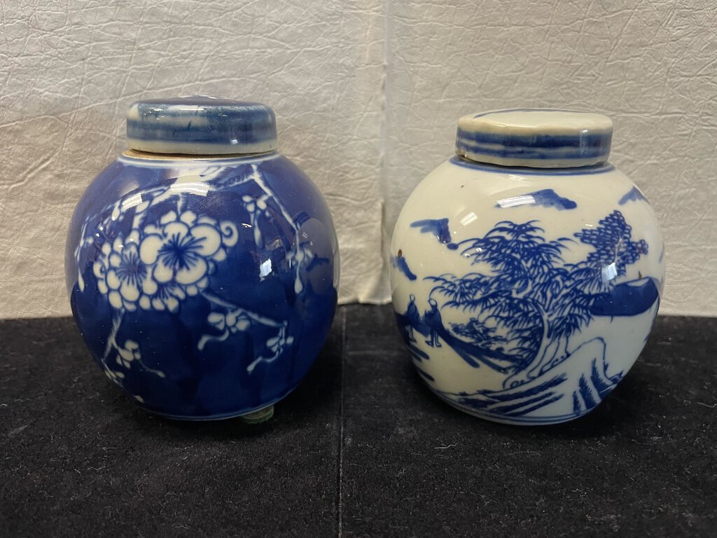 Asian Style Blue White Porcelain Lidded Mini Ginger Jars (Set of 2)