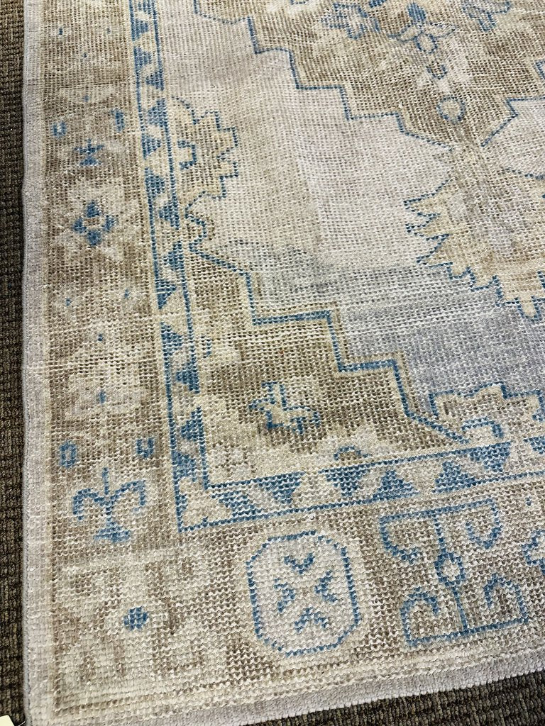 Pottery Barn Finn Rug, Blue/Tan, 5x8 MSRP $1100