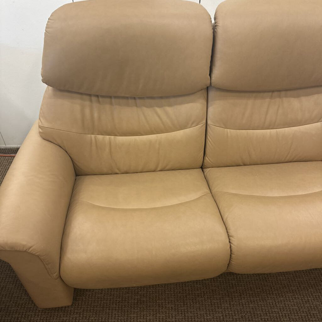 Stressless Leather Sofa MSRP $2800 MSRP $2800