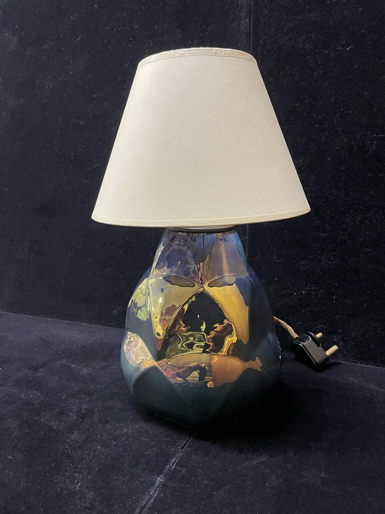 English Facetted Dichromatic Metallic Glaze Ceramic Table Lamp (Euro Standard Plug)