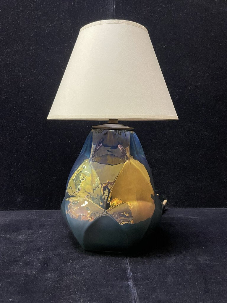 English Facetted Dichromatic Metallic Glaze Ceramic Table Lamp (Euro Standard Plug)