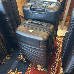 American Tourister Luggage & Carry On