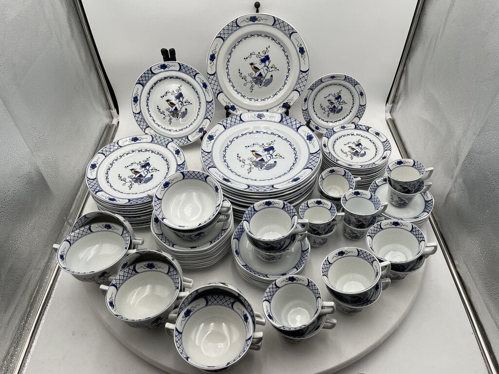 Wedgwood Volendam England China Brid Floral Motif (90Pcs)
