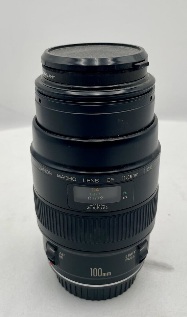 Cannon EF 100 Macro Lens 1:2.8 w/.B&W Skylight Filter 52E KR 1.5 1.1X