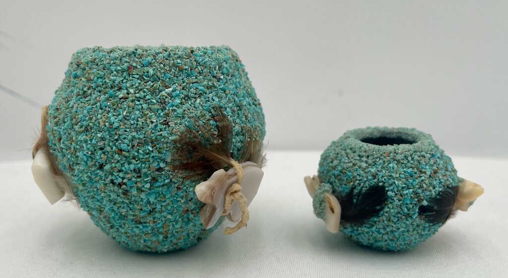 Native American Zuni Crushed Turquoise Mini Spirit Pots MOP Bears & Feathers (Set of 2)