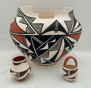 Native American Navajo Acoma Hand Made Painted White Pottery Notched Lip Vase w/ Miniatures (3Pcs Set)