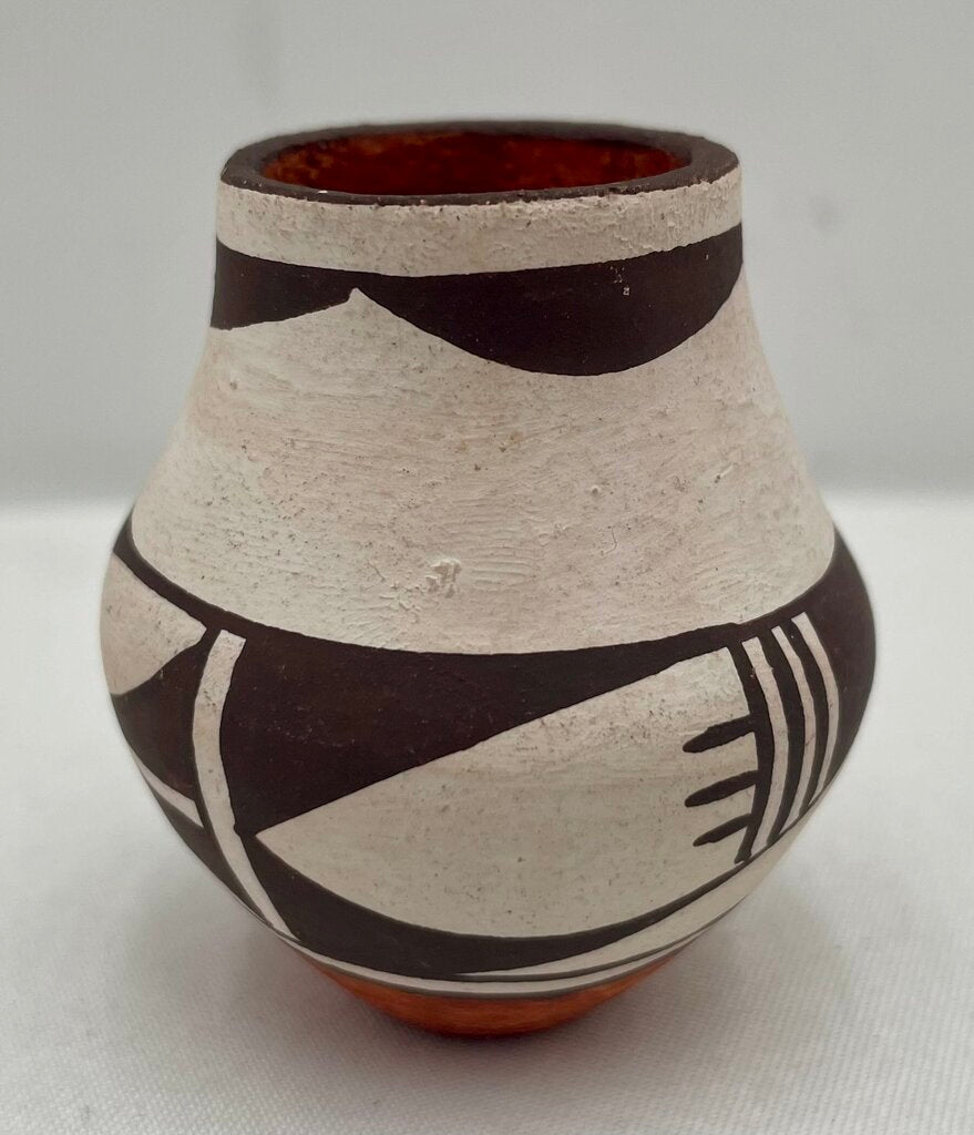 Native American Navajo Acoma Hand Made Painted White Pottery Notched Lip Vase w/ Miniatures (3Pcs Set)