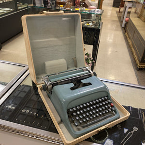 Vintage Olivetti Underwood Typewriter w/ Case