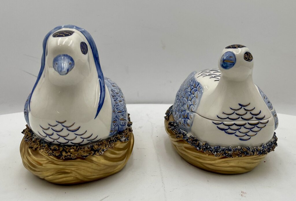 Italian Porcellane D'Arte Ermete Agostinelli Blue White Gilt Lidded Nesting Bird (#394B) (B)