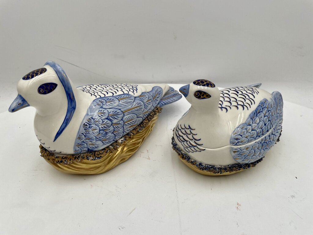 Italian Porcellane D'Arte Ermete Agostinelli Blue White Gilt Lidded Nesting Bird (#394B) (B)