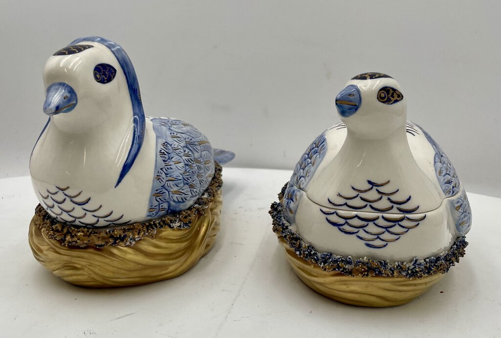 Italian Porcellane D'Arte Ermete Agostinelli Blue White Gilt Lidded Nesting Bird (#394B) (B)