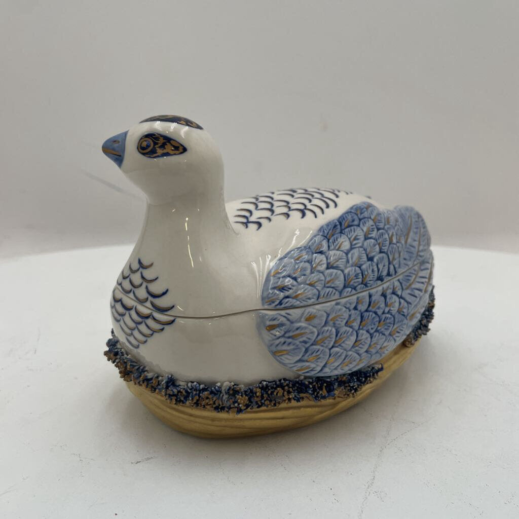 Italian Porcellane D'Arte Ermete Agostinelli Blue White Gilt Lidded Nesting Bird (#394B) (B)