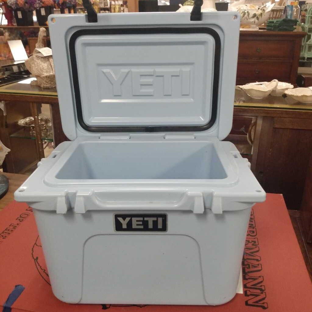 Yeti Cooler Roadie 20 Ice Blue Cooler